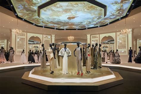 christian dior museum exhibit.